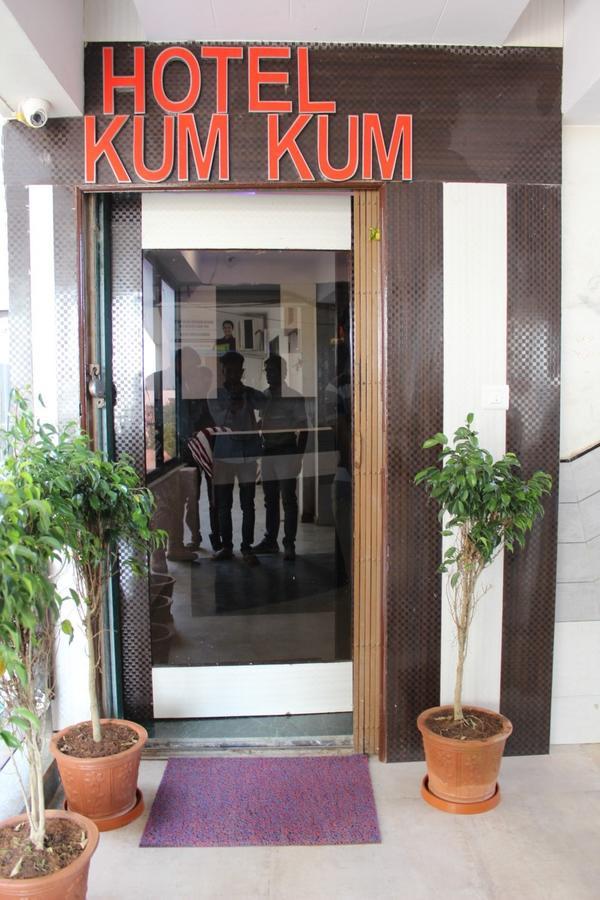 Hotel Kum Kum Adalaj Exterior photo